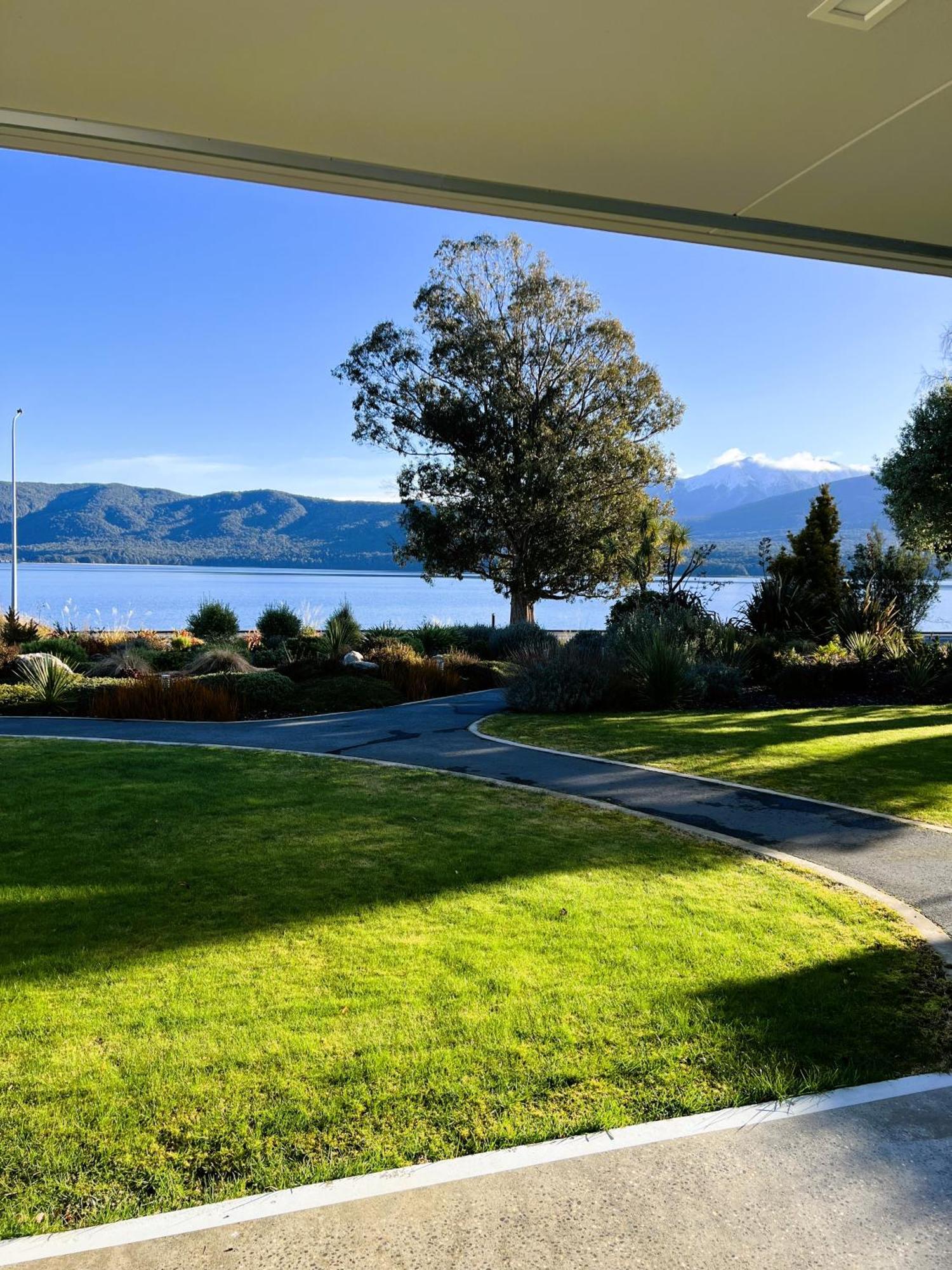 تي أناو Fiordland Lakeview Motel And Apartments المظهر الخارجي الصورة