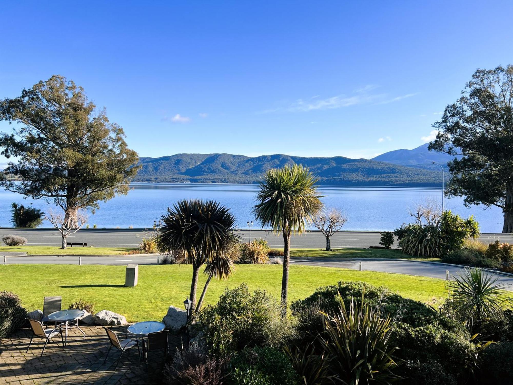 تي أناو Fiordland Lakeview Motel And Apartments المظهر الخارجي الصورة